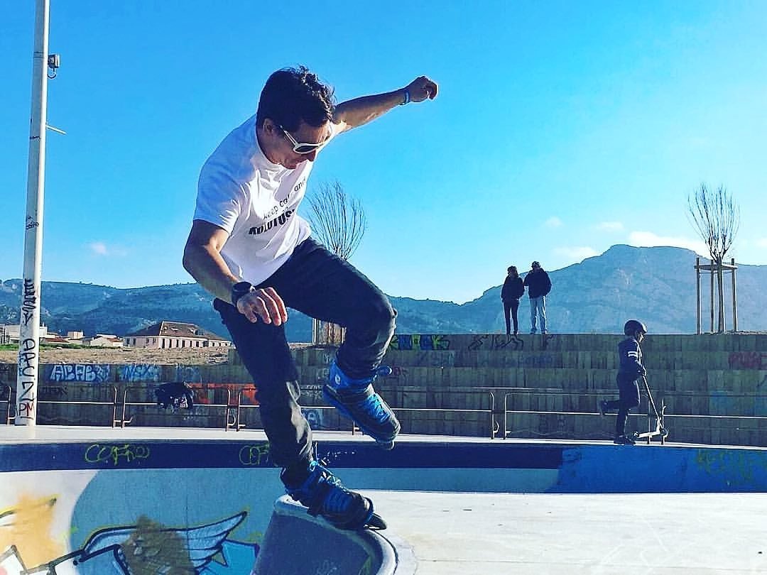 Denis Novozilov Edging at dxbskating Roller School Dubai